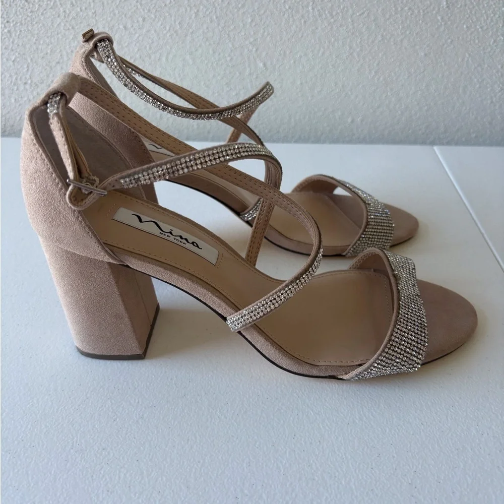 Nina Henesi Tan Rhinestone Almond Toe Size 9 Block‎ heel